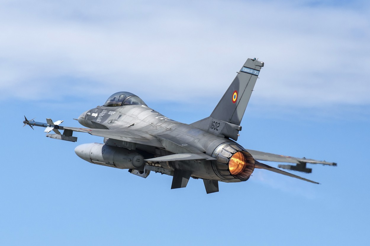 Avioanele tactice de luptă F-16