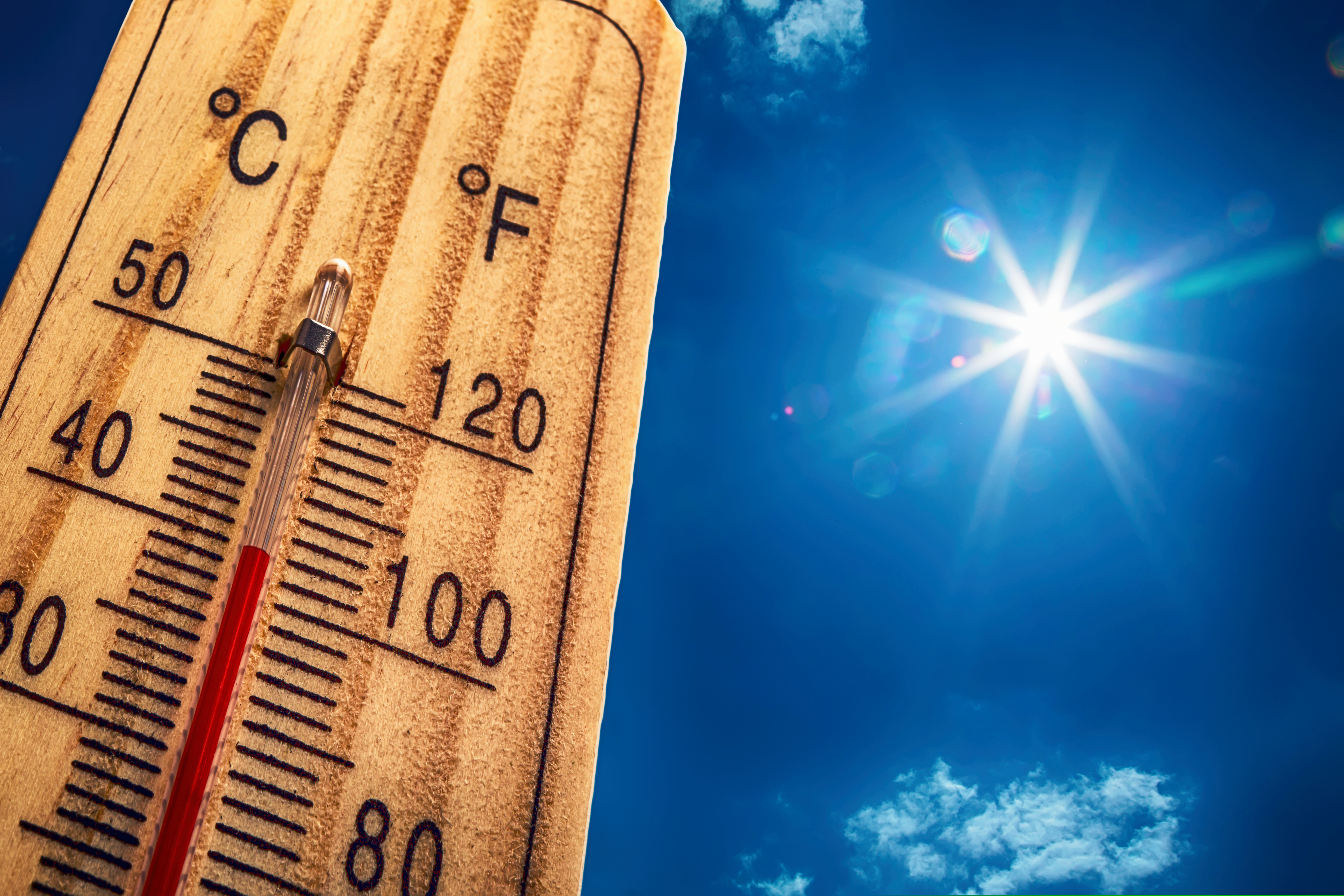 Thermometer,Displaying,High,40,Degree,Hot,Temperatures,In,Sun,Summer