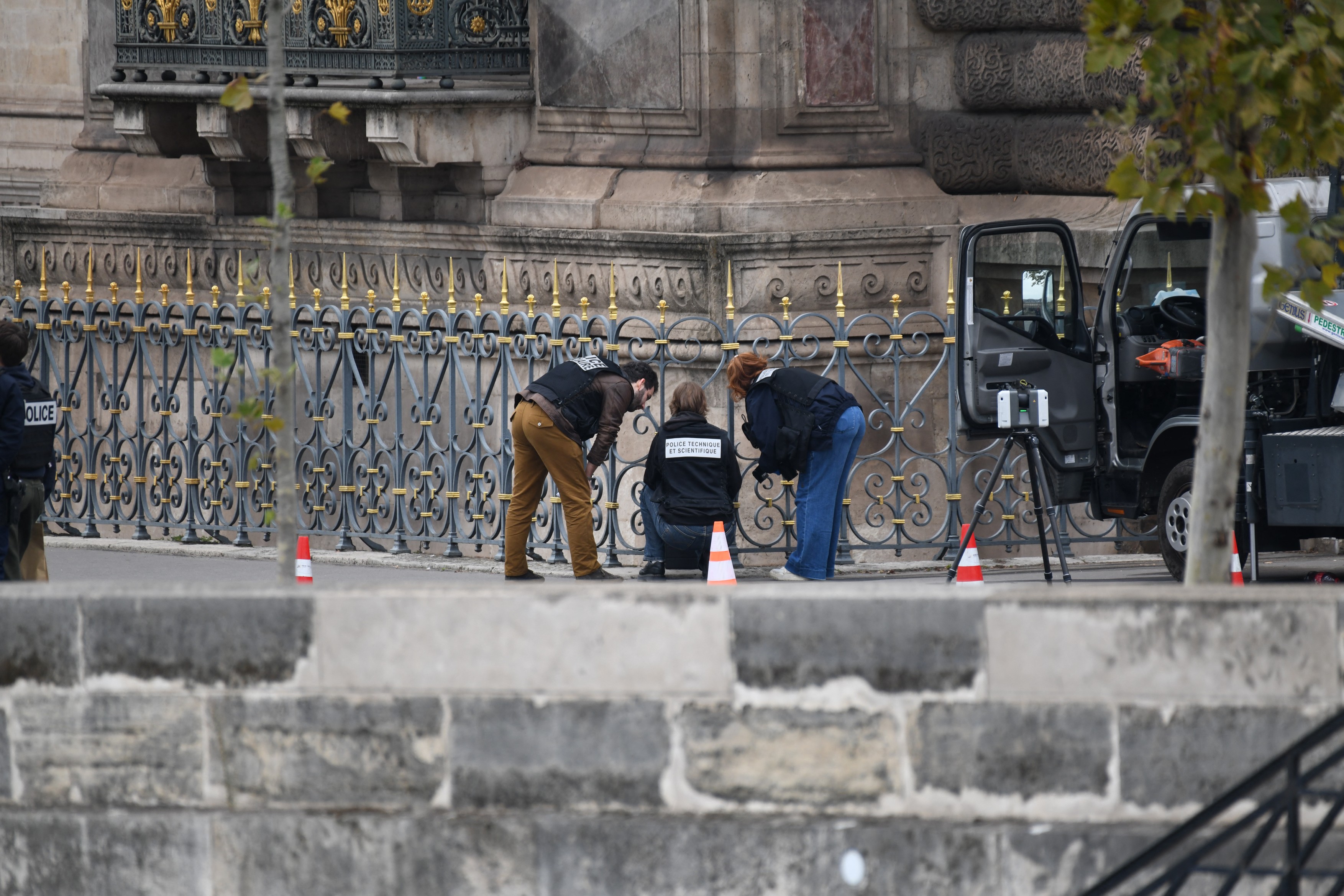 Jaf la Muzeul Luvru din Paris/ Profimedia