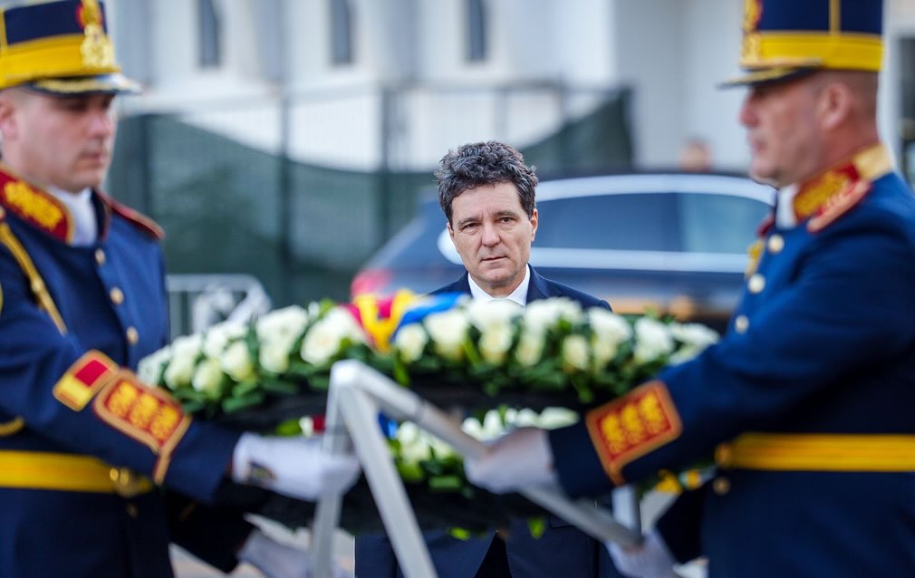 nicusor dan club colectiv coroana flori