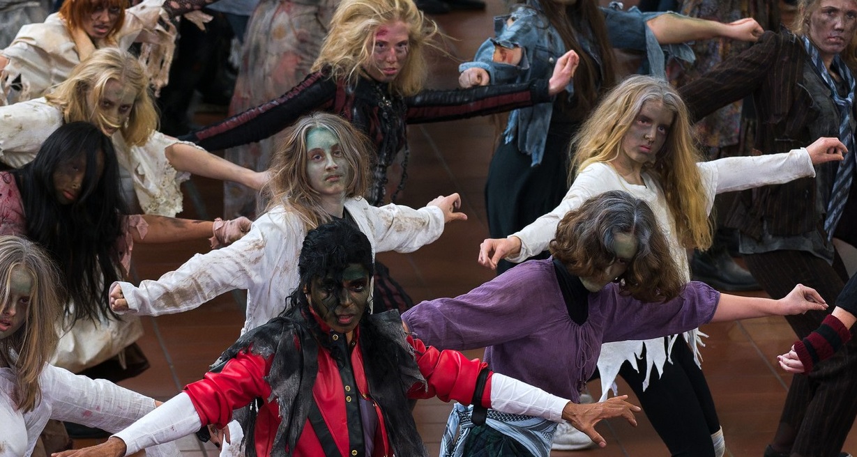 Michael Jackson fan club organizes Thriller performance