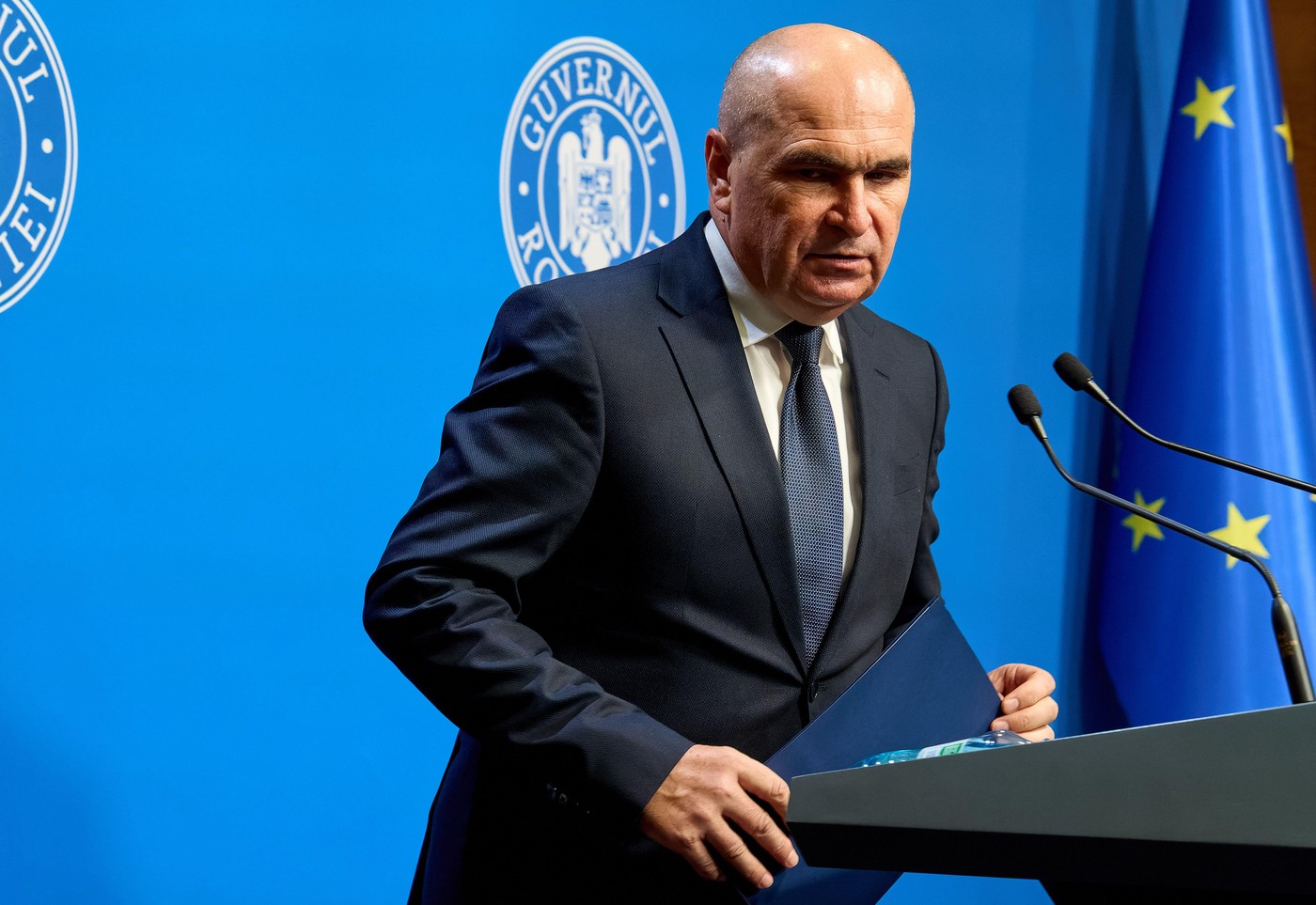 Bucharest, Romania. 1st Sep, 2026: Ilie Bolojan, interim Prime Minister of Romania, leaves without taking questions after delivering a press statement on the implementation of the National Recovery and Resilience Plan (PNRR), at Victoria Palace, the Roman