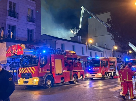 Incendiu puternic la Paris. Piaţa Copiilor Roşii devastată de flăcări/ Foto: X
