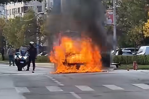 masina a luat foc (2)