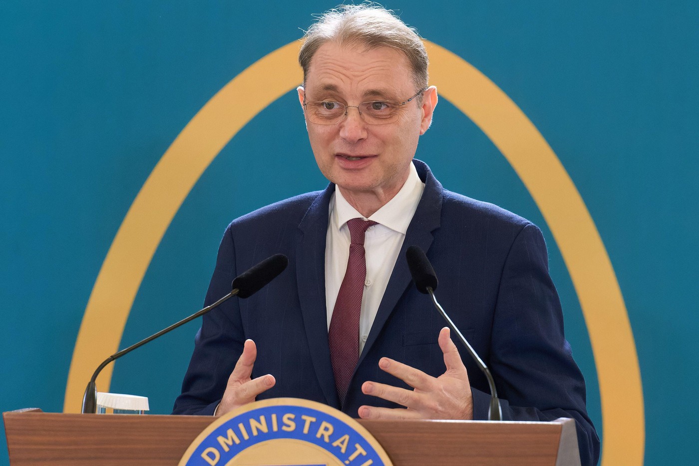 Bucharest, Romania. 23rd Oct, 2026: Luca Niculescu, Prime Minister of Romania, delivers a speech during the Forum of Romanian Youth Worldwide, organized with the support of the Department for Romanians Abroad of the Romanian Presidency, at Cotroceni Presi